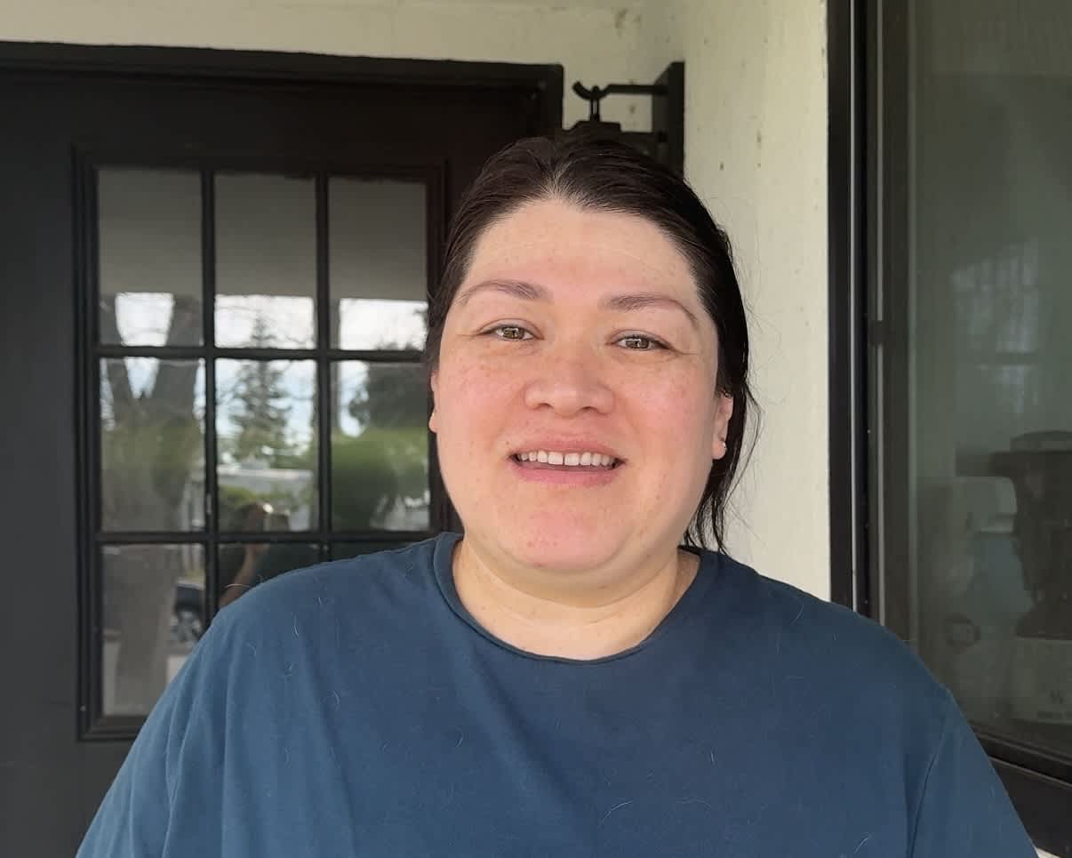 Jeanette, a featured PickFresh seller, with her backyard oranges
